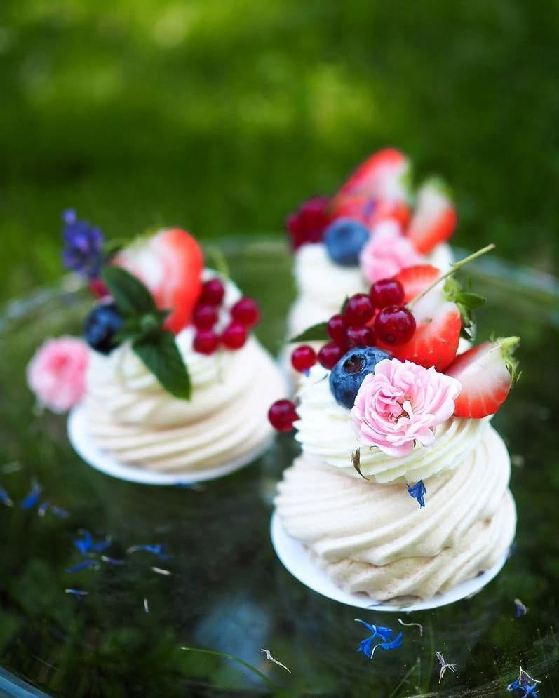 Pavlova s ovocem